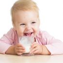 Изображение Когда можно давать коровье молоко? на Schoolofcare.ru!